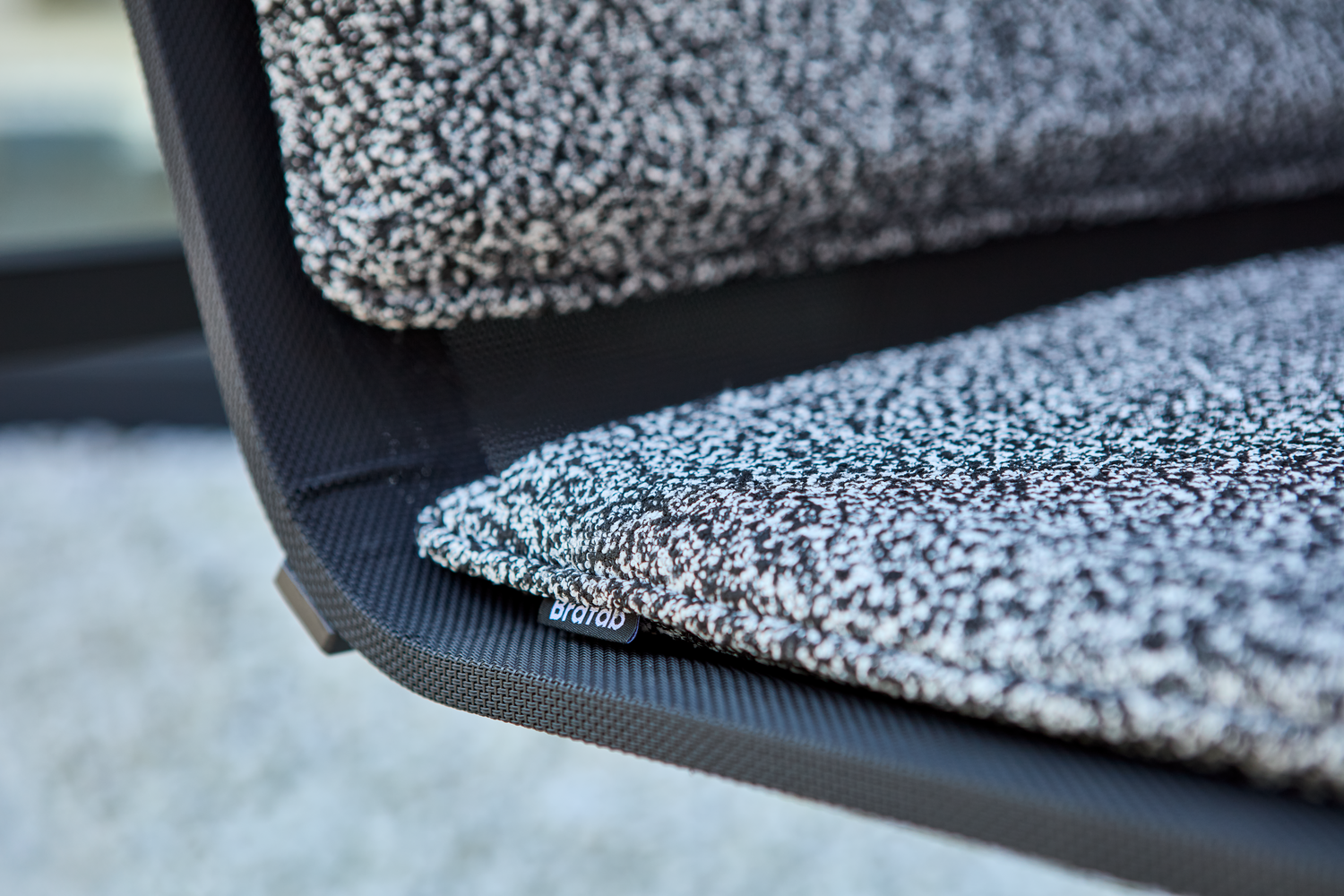 Soro Loungesessel Schwarz/Teddy Ant