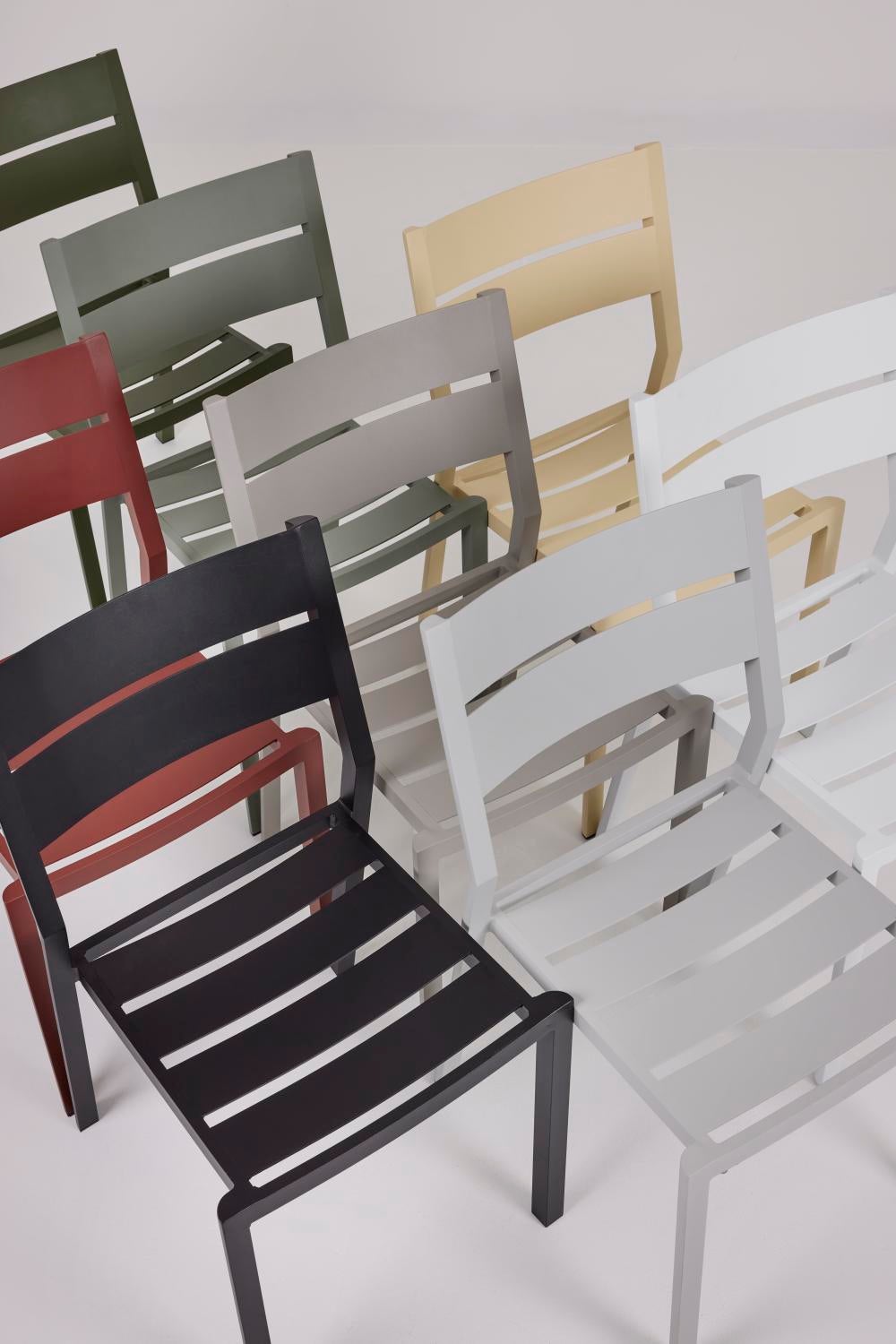 Delia Diningstuhl Lemon