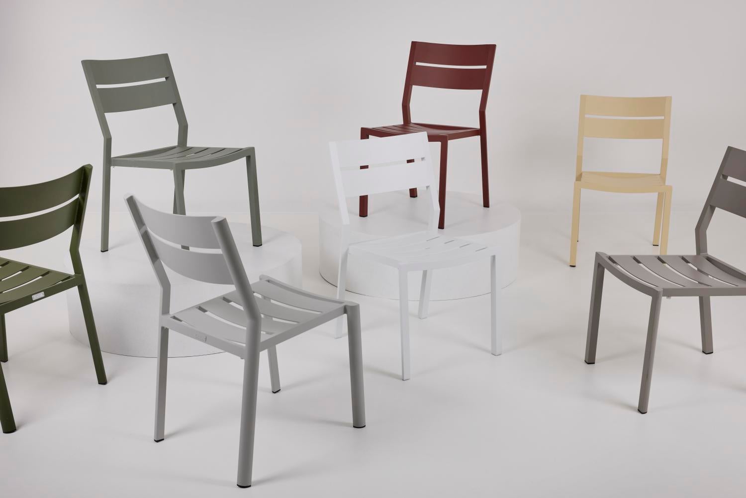 Delia Diningstuhl Lemon