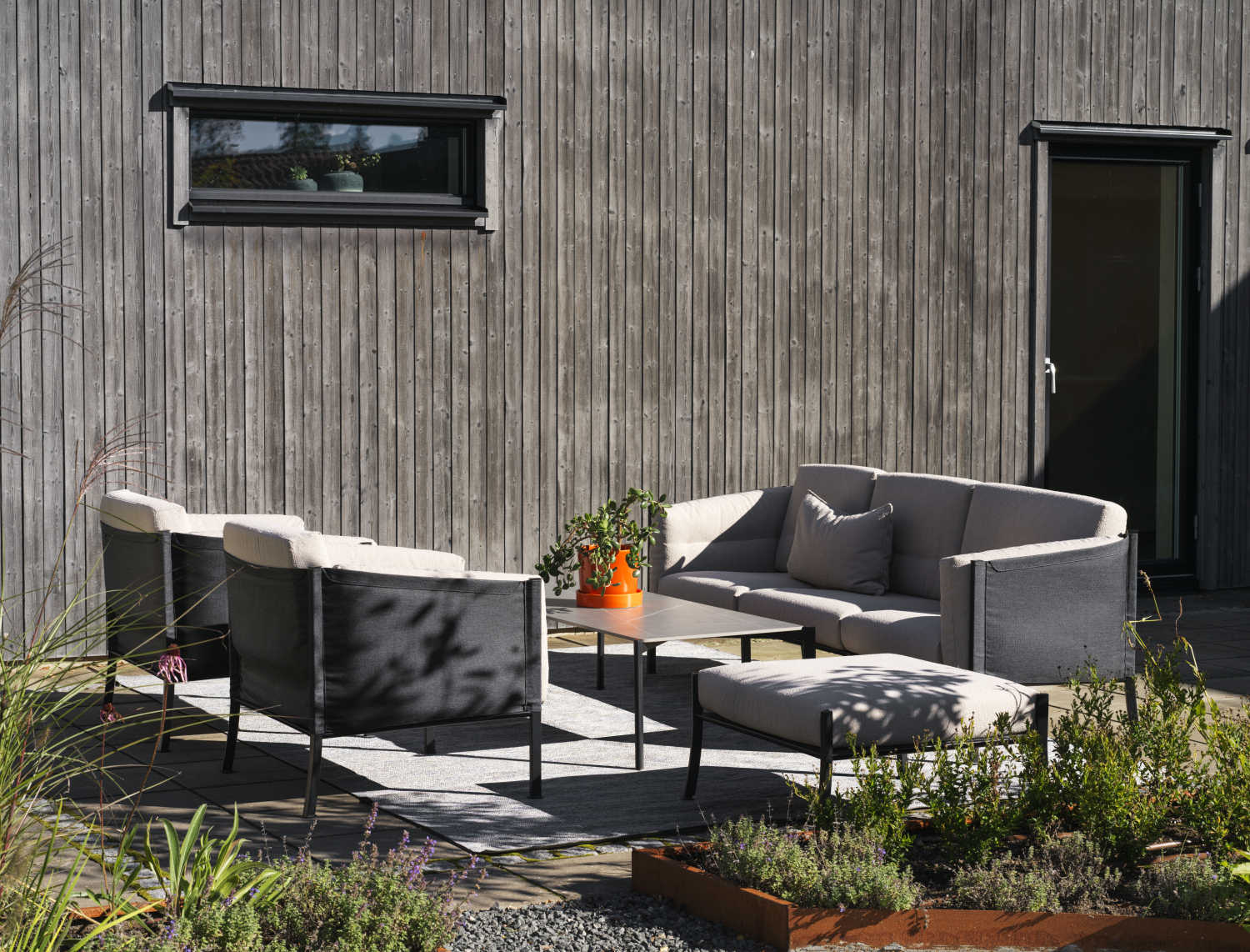 Delux 3-Sitzer Sofa Black/Teddy Beige