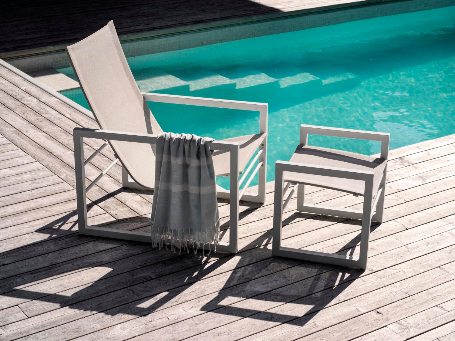 Vevi Fußhocker White_Offwhite