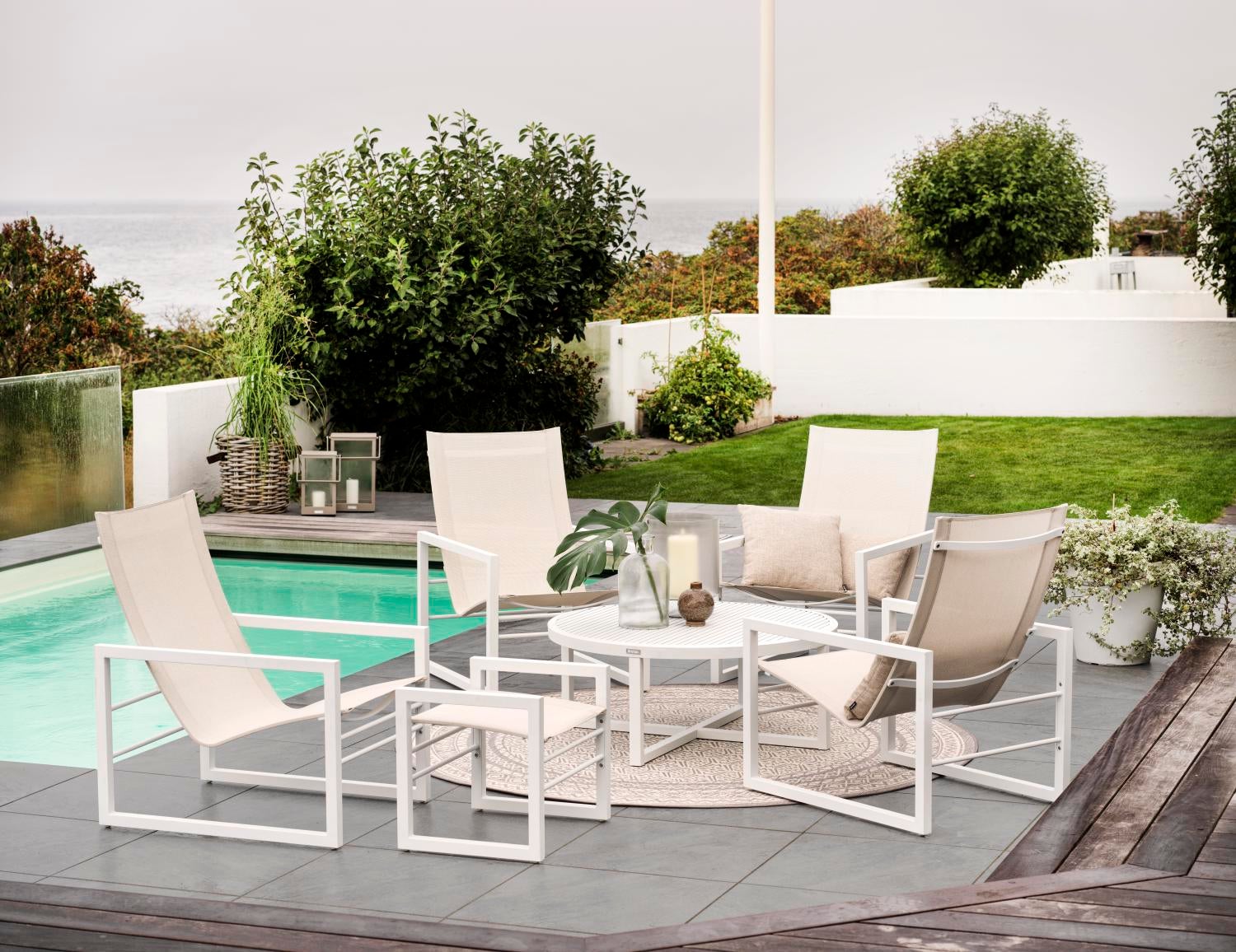 Vevi Fußhocker White_Offwhite